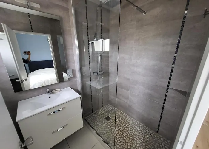 T2 Face Avec Balcon, Cuisine équipée Et Tv - Fr-1-92-908