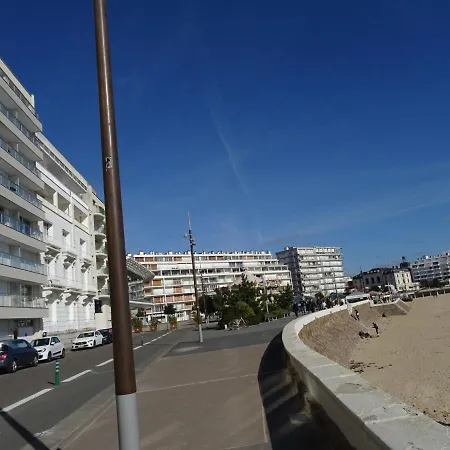 T2 Face Avec Balcon, Cuisine Equipee Et Tv - Fr-1-92-908 Apartment *