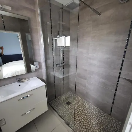 T2 Face Avec Balcon, Cuisine Equipee Et Tv - Fr-1-92-908