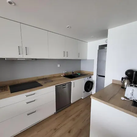 Apartment T2 Face Avec Balcon, Cuisine Equipee Et Tv - Fr-1-92-908