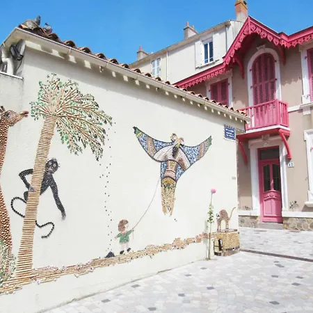 T2 Face Avec Balcon, Cuisine Equipee Et Tv - Fr-1-92-908